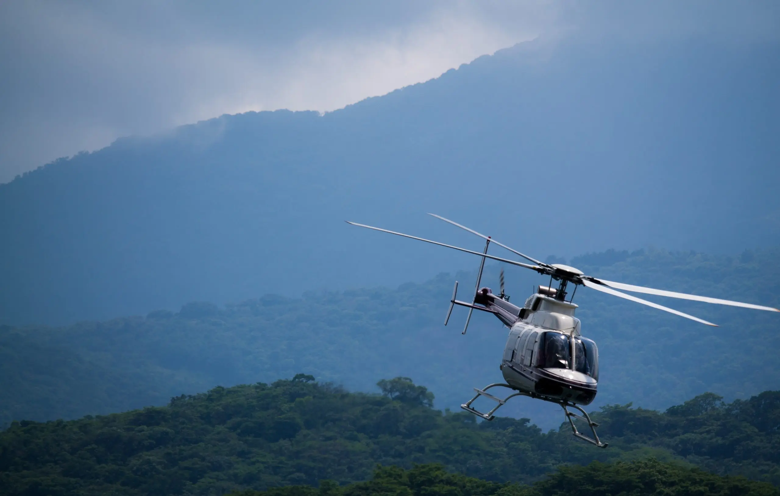 helicopter-1754718-Carlo-Quinteros-Pixabay
